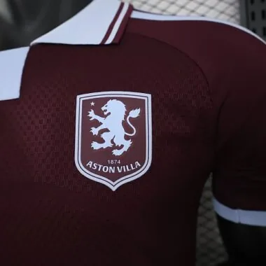 Immagine 4 dell’album Maglie da calcio dell’Aston Villa, versione per giocatori in casa, 26-27
