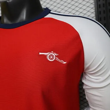 Immagine 2 dell’album 26-27 Maglie da calcio speciali dell’Arsenal a maniche lunghe