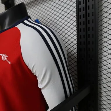 Immagine 4 dell’album 26-27 Maglie da calcio speciali dell’Arsenal a maniche lunghe