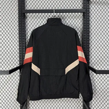 Imagem 3 do álbum 26-27 Chelsea Windbreaker Jackets