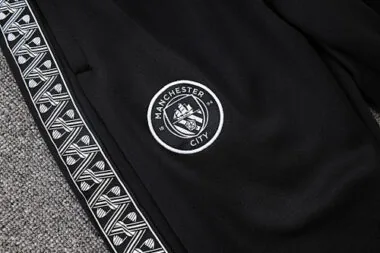 Imagen 15 del álbum 26-27 Manchester City Jackets