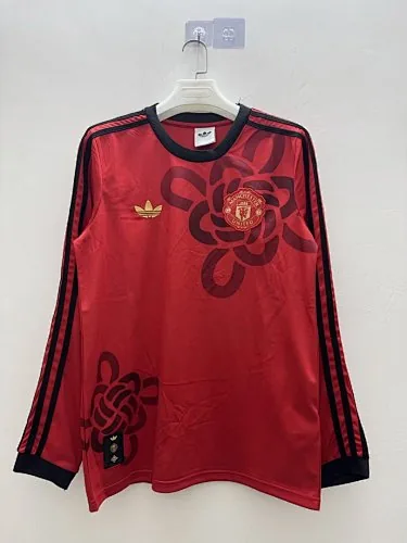 Maillots de football spéciaux de Manchester United n° 25 et 26