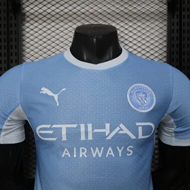 Fußballtrikots von Manchester City für Heimspiele, Spielerausführung, 26–27 Albumbild 10