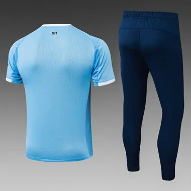 Image 2 de l’album Maillot à manches courtes et pantalon domicile Manchester City 25-26