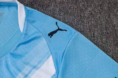 Image 5 de l’album Maillot à manches courtes et pantalon domicile Manchester City 25-26