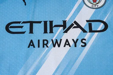 Image 9 de l’album Maillot à manches courtes et pantalon domicile Manchester City 25-26