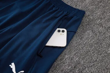 Image 15 de l’album Maillot à manches courtes et pantalon domicile Manchester City 25-26