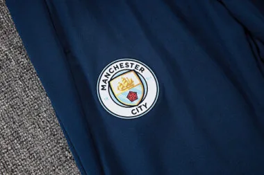 Image 17 de l’album Maillot à manches courtes et pantalon domicile Manchester City 25-26