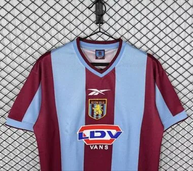 Image 2 de l’album Maillots de football rétro « domicile » d’Aston Villa, saison 99-00