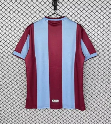 Image 3 de l’album Maillots de football rétro « domicile » d’Aston Villa, saison 99-00