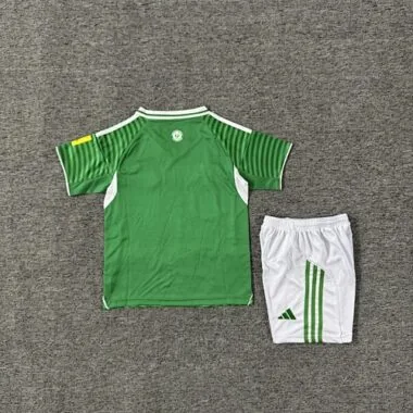 Image 2 de l’album Maillots de foot pour enfants Newcastle United (à l’extérieur) n° 25-26