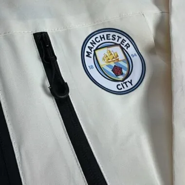 Image 10 de l’album Vestes coupe-vent Manchester City 25-26