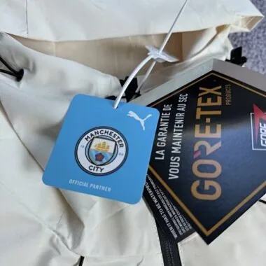 Image 11 de l’album Vestes coupe-vent Manchester City 25-26