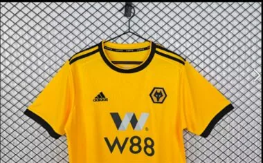 Imagem 2 do álbum 18-19 Wolves Home Retro Soccer Jerseys