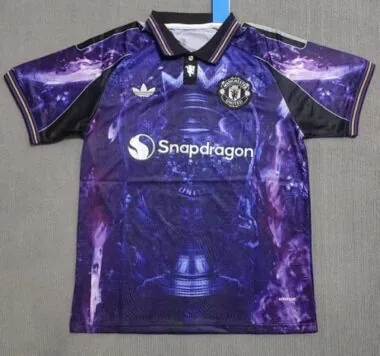 Maillots de football spéciaux de Manchester United n° 25 et 26