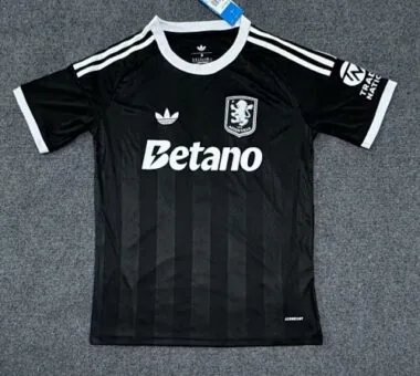 Maillots de foot n° 25 et 26 du gardien d'Aston Villa