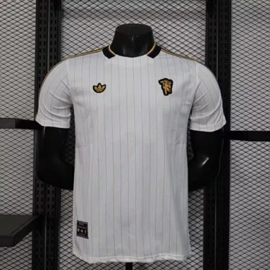 Maillots de football « Player Version » de Manchester United, numéros 25 et 26