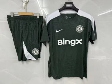 Image 3 de l’album Tenue d’entraînement de football Chelsea 25-26