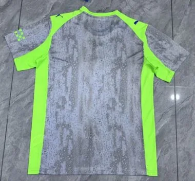 Imagen 2 del álbum Camisetas de fútbol de tercera línea del Manchester City, números 25 y 26