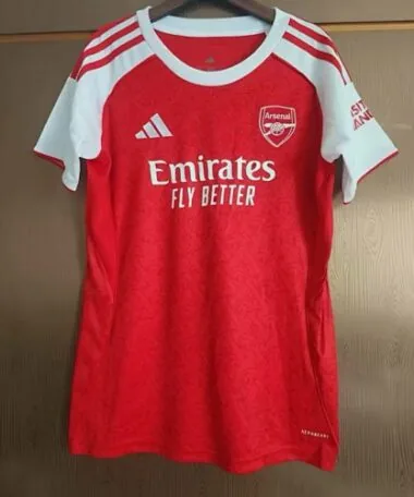 Maillots de football féminin de l'Arsenal pour les matchs à domicile, 25-26
