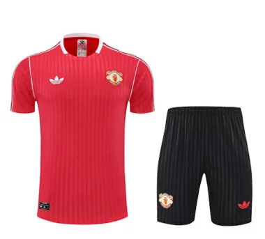 Imagen 2 del álbum Equipación de fútbol de entrenamiento del Manchester United, 25-26