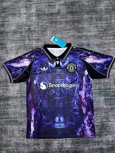 Maillots de football spéciaux de Manchester United n° 25 et 26