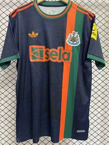 Maillots de football « quatrième » du Newcastle United 2025
