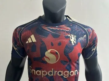 Imagen 3 del álbum Camisetas especiales de fútbol del Manchester United 25-26