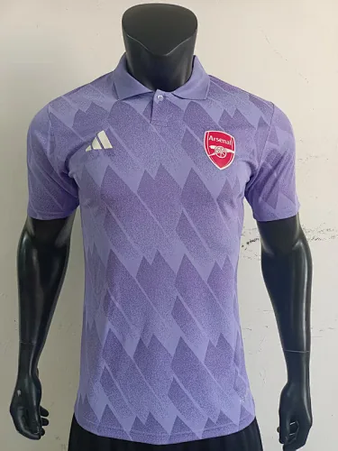 25–26 Arsenal-Fußballtrikots in der Polo-Player-Version