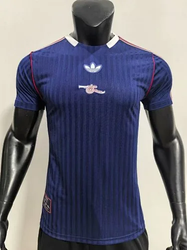 Fußballtrikots der „Arsenal Player“-Version 25–26