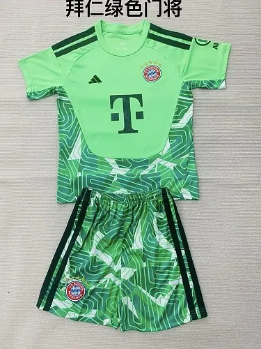 26–27 Bayern-Torwart-Fußballtrikots