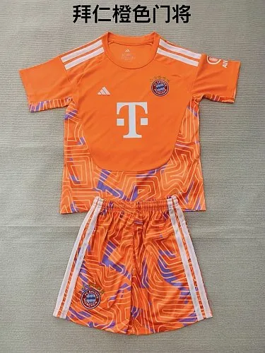 26–27 Bayern-Torwart-Fußballtrikots