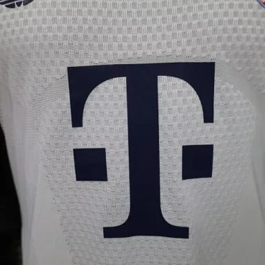 Imagem 3 do álbum 26-27 Bayern Away Player Version Soccer Jerseys