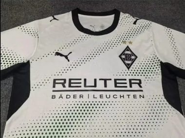 26–27 Mönchengladbach Heimtrikots Albumbild 2
