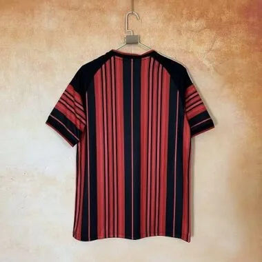Imagen 2 del álbum Camisetas de fútbol del Frankfurt para los partidos en casa, 26-27