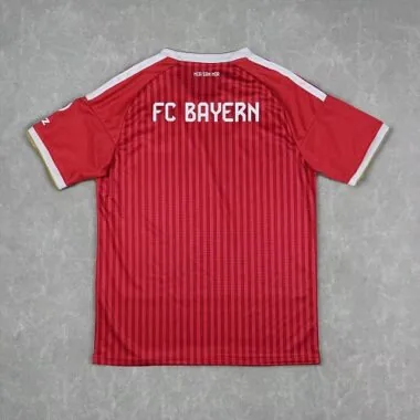 Immagine 2 dell’album Maglie da calcio casalinghe del Bayern 26-27