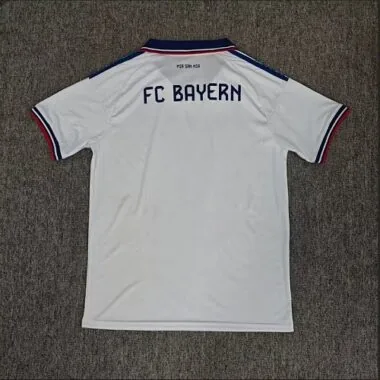 Immagine 2 dell’album Maglie da calcio del Bayern per le trasferte del 26-27