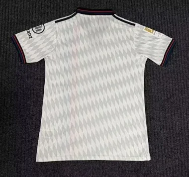 Imagem 2 do álbum 26-27 Bayern Special Soccer Jerseys