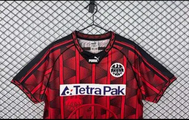 Imagem 2 do álbum Camisolas de futebol retro da equipa da casa do Frankfurt, da época 95-96