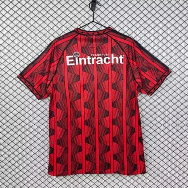 Imagem 4 do álbum Camisolas de futebol retro da equipa da casa do Frankfurt, da época 95-96
