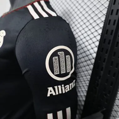 Immagine 3 dell’album Maglie da calcio Bayern 25-26, versione "Third Player"