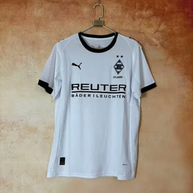 Camisetas de fútbol del Mönchengladbach para los partidos en casa de los días 25 y 26