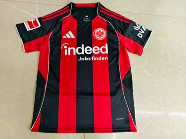 Camisetas de fútbol del Frankfurt para los partidos en casa, 25-26