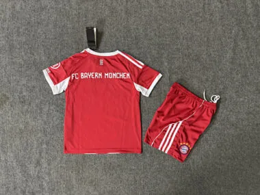 Imagen 2 del álbum 25-26 Bayern Home Kids Soccer Jerseys