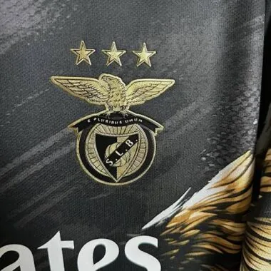 Imagem 3 do álbum 25-26 Camisolas de futebol especiais do Benfica