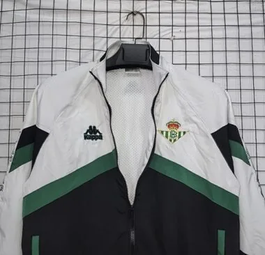 Imagen 2 del álbum 95-97 Benfica Retro Windbreaker Jackets