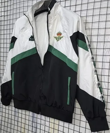 Imagen 3 del álbum 95-97 Benfica Retro Windbreaker Jackets