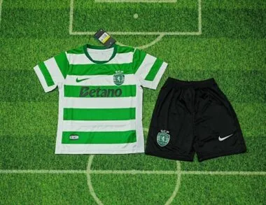 Maillots de foot pour enfants du Sporting Lisbonne (numéros 25 et 26) – Modèle domicile