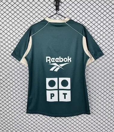 Image 3 de l’album Maillots de football rétro spéciaux du Sporting Lisbonne 00-01