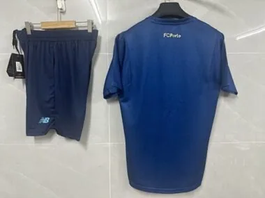 Imagem 4 do álbum Fato de treino de futebol do Porto 25-26